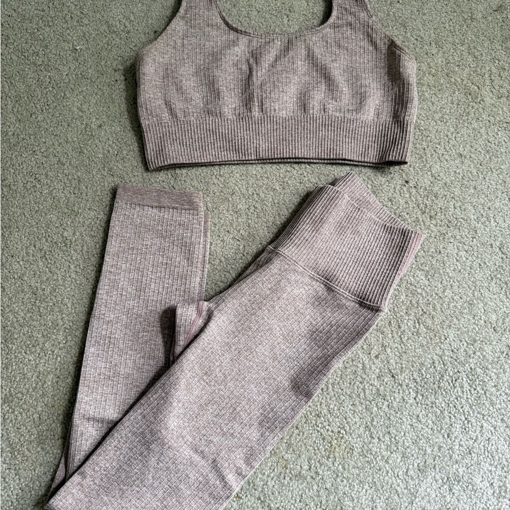 Women's Ribbed Knit Sports Bra and Leggings Set - light mauve